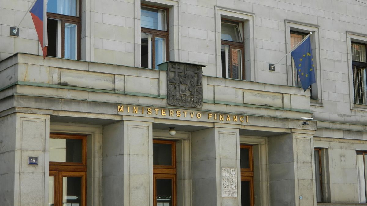 Ministerstvo financí chce zvýšit limit pro paušální daň na dva miliony korun